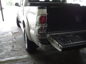 hilux-2012-tail-light-finisher